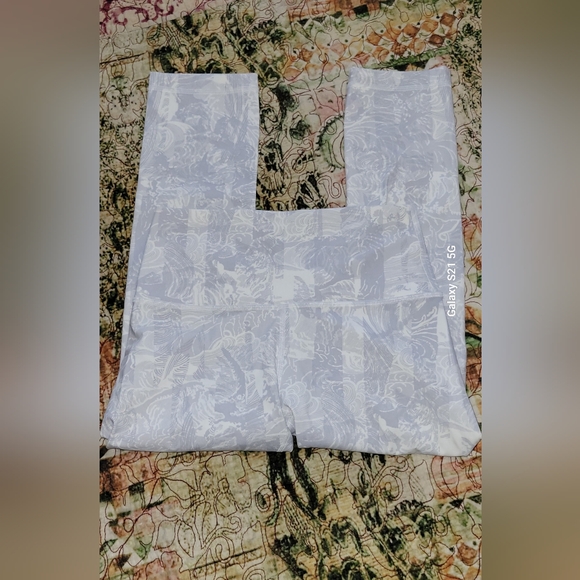 NWOT Lululemon Leggings - Picture 3 of 4